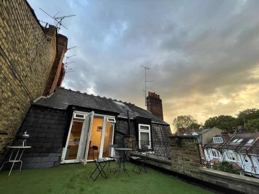 Spacious Two Bedroom Flat In Prestigious Highgate. Apartamento