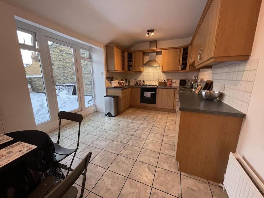 Apartamento Spacious Two Bedroom Flat In Prestigious Highgate. Londres