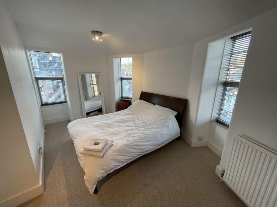Apartamento Spacious Two Bedroom Flat In Prestigious Highgate. Londres