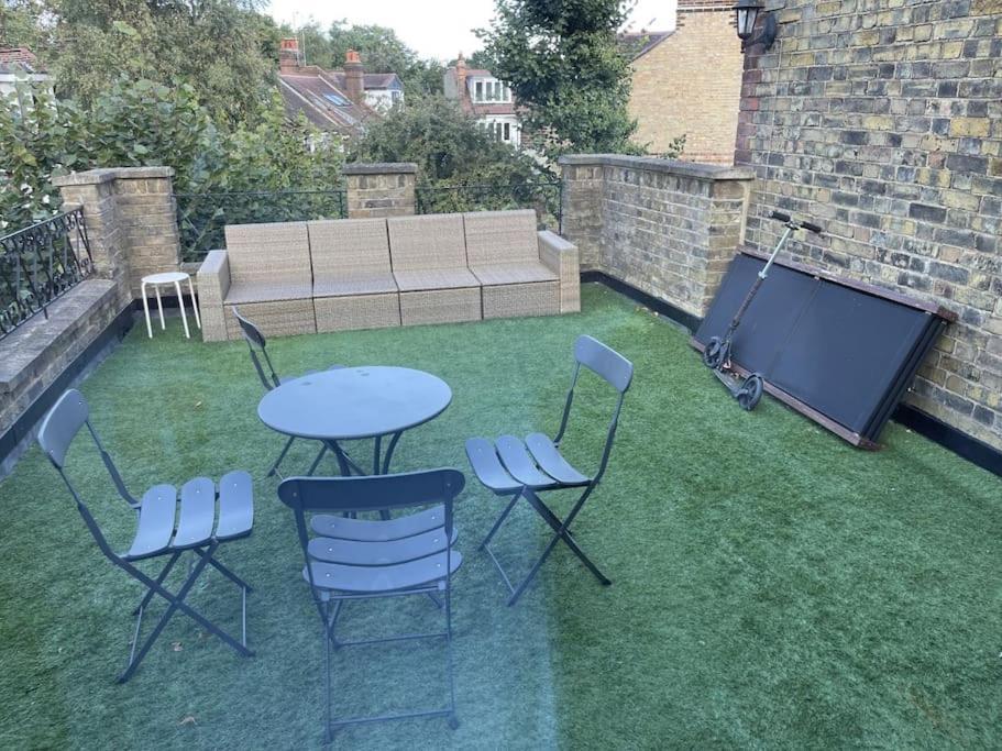 Apartamento Spacious Two Bedroom Flat In Prestigious Highgate. Londres
