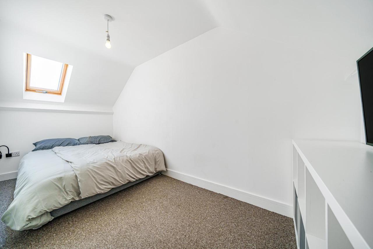 Entire House - Three Bed House In Peckham Apartment