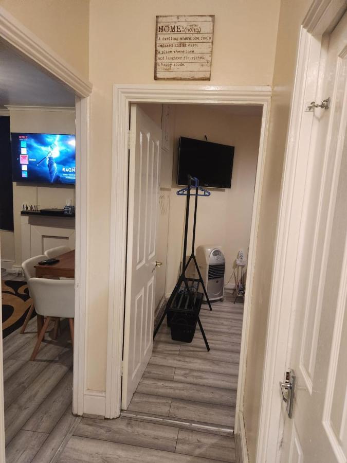 2-bedroom Flat In Cutty-sark, Greenwich ! Apartment *