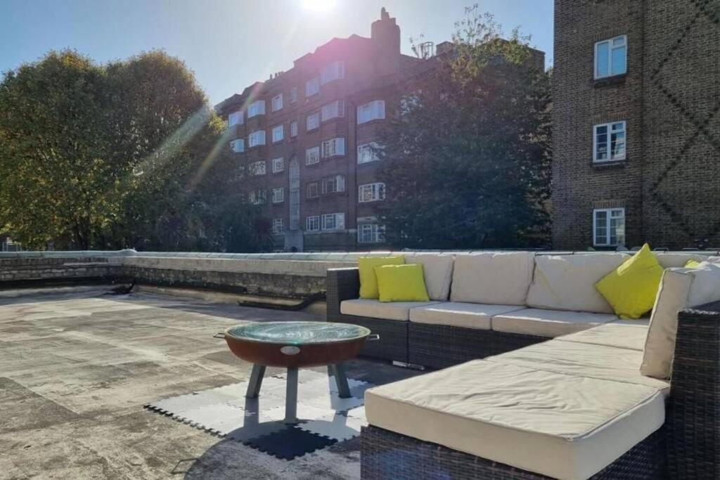 Stunning Flat With Roof Terrace In Streatham London
