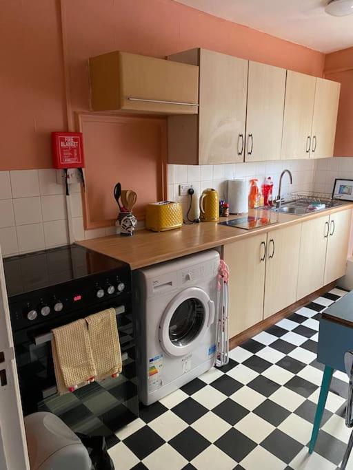 Apartment 2 Bedroom Flat On Tottenham High Rd. London