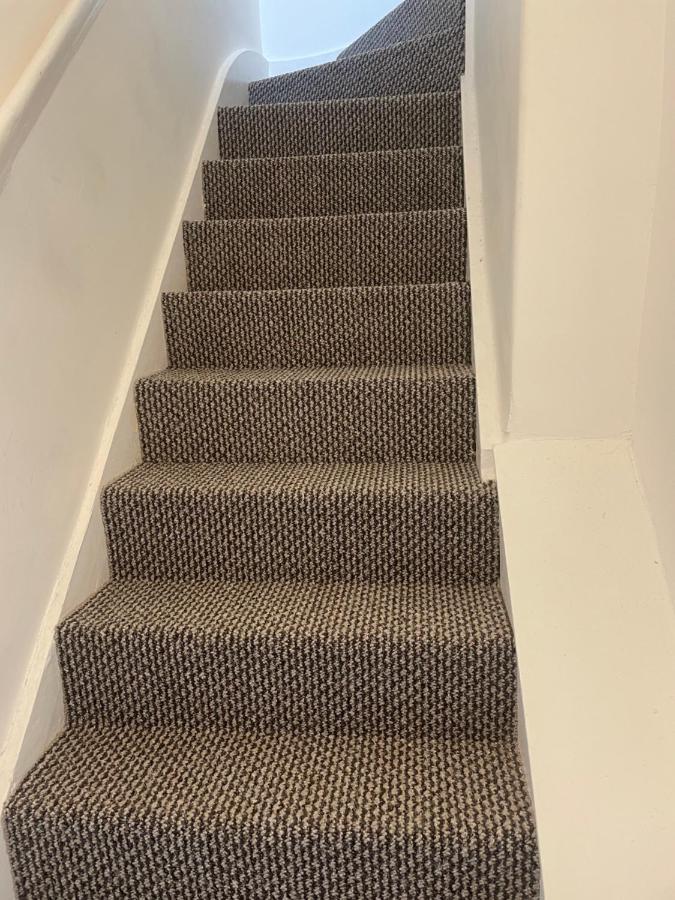 4 Bedroom House With Garden, Parking & 3 Mins Walking Distance From Train Station Casa de férias Londres
