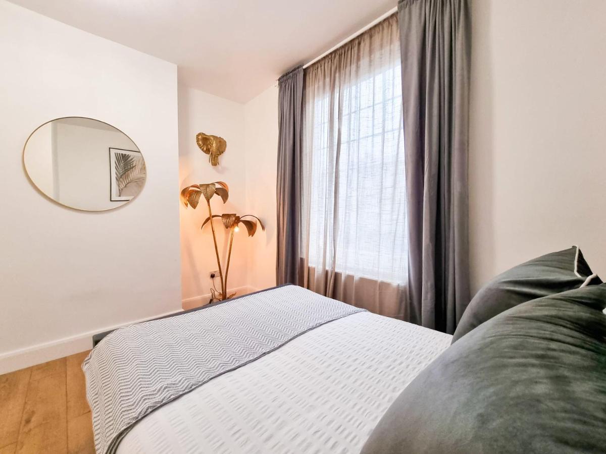 Designer Flat With Parking Near Peckham & Brixton Apartment London