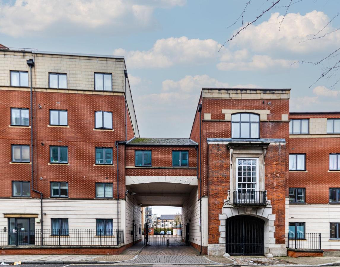 Hidden Treasure 3 Bedroom Flat *