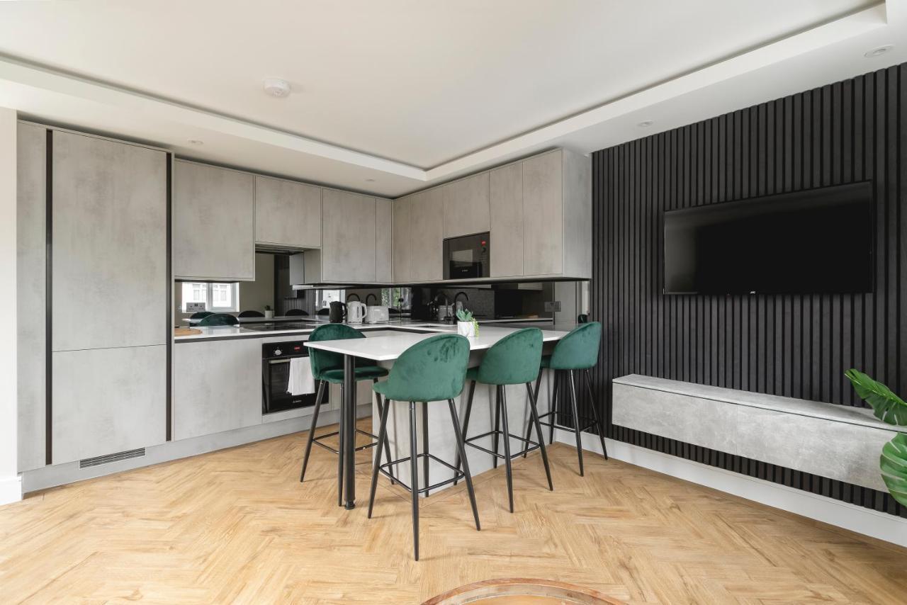 Apartment Skyvillion - Cozy Large 4 & 1 Bed In Enfield, Mins To Tube Station, Free Wi-fi