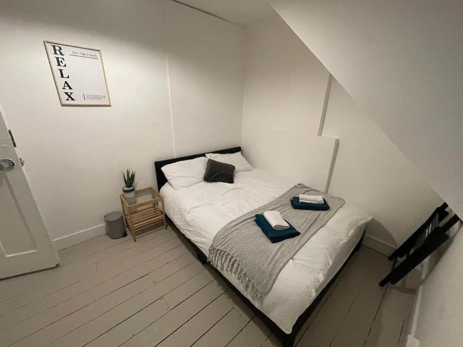 Comfortable 2 Bedroom On Tower Bridge Apartment