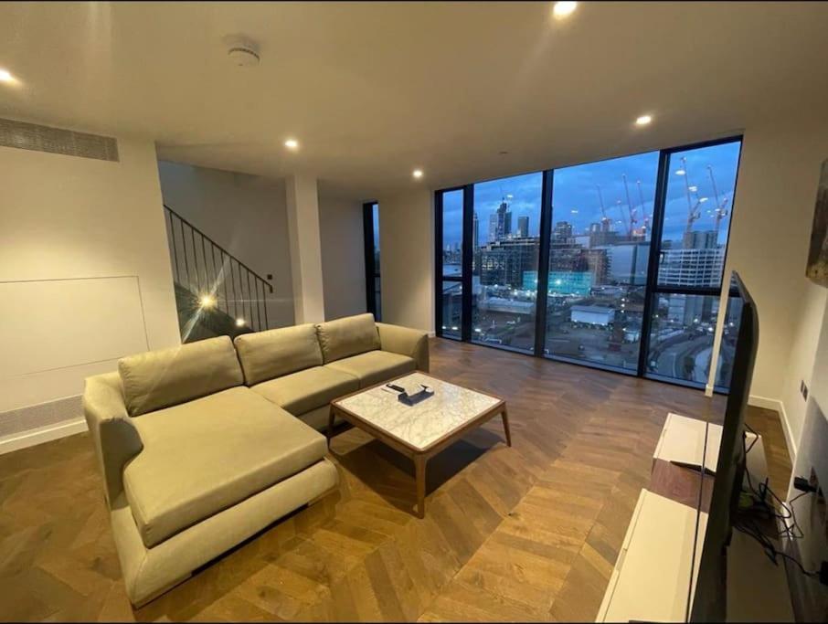 A Luxury 1 Bedroom With A Stunning View Apartment