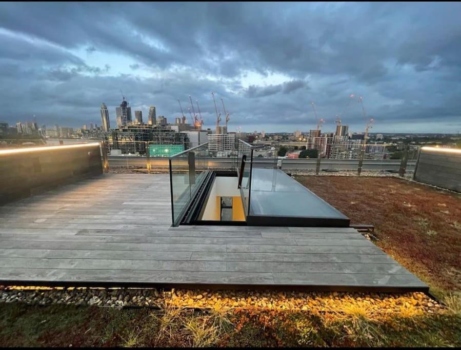 A Luxury 1 Bedroom With A Stunning View Apartment London