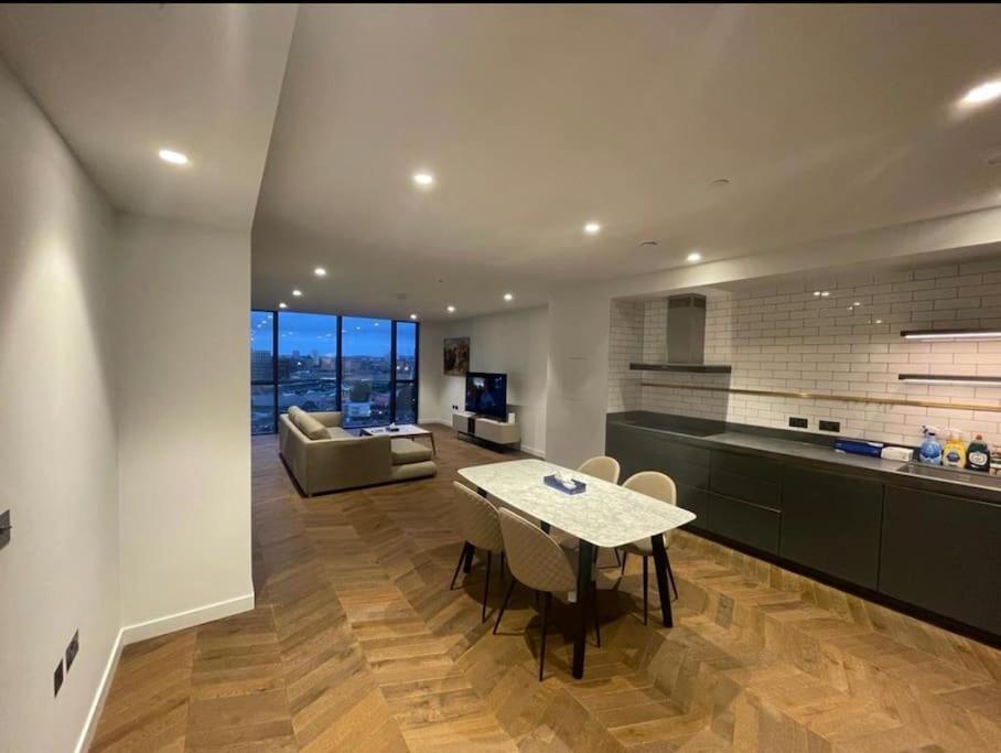 A Luxury 1 Bedroom With A Stunning View Apartment
