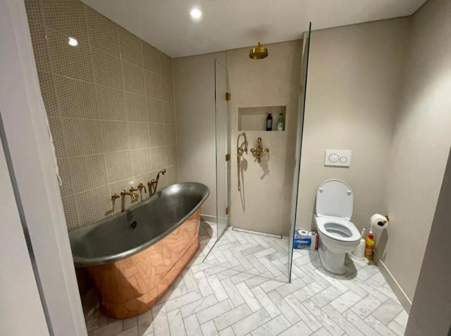 A Luxury 1 Bedroom With A Stunning View Apartment London