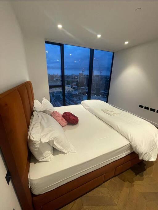 A Luxury 1 Bedroom With A Stunning View Apartment London