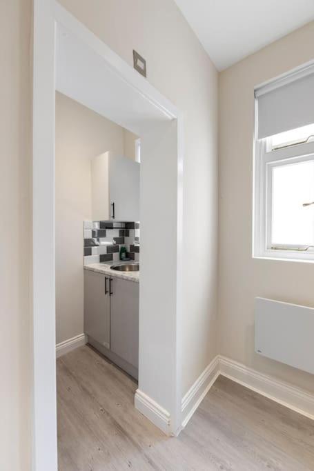Cozy Nook: Stylish Studio, Walk To Park & Shop *