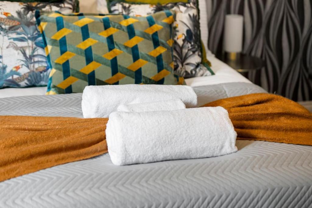 Apartment Cozy Nook: Stylish Studio, Walk To Park & Shop