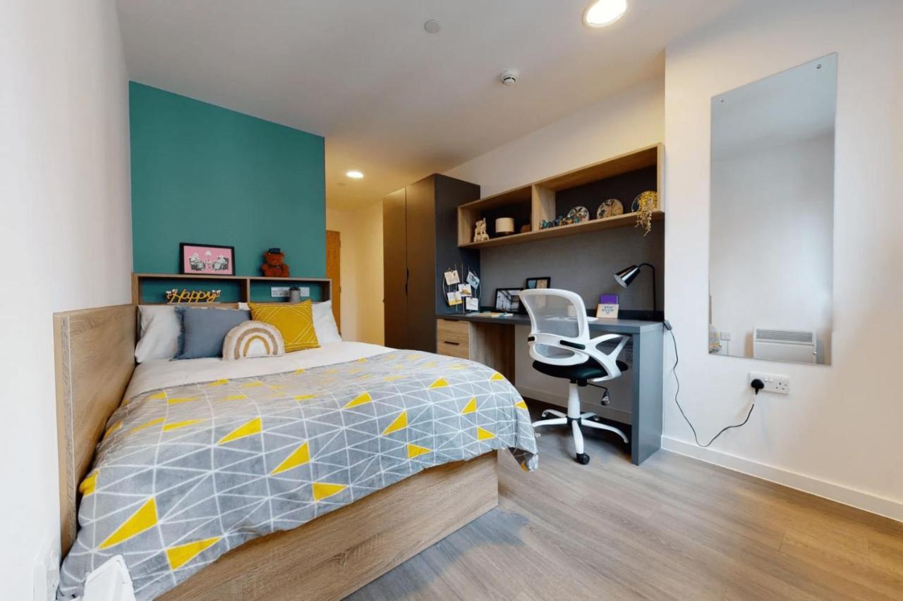 Apartment Private Bedrooms With Shared Kitchen, And At Canvas Wembley In London