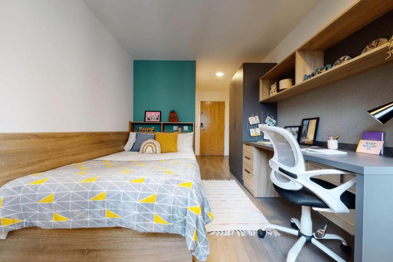 Apartment Private Bedrooms With Shared Kitchen, And At Canvas Wembley In *