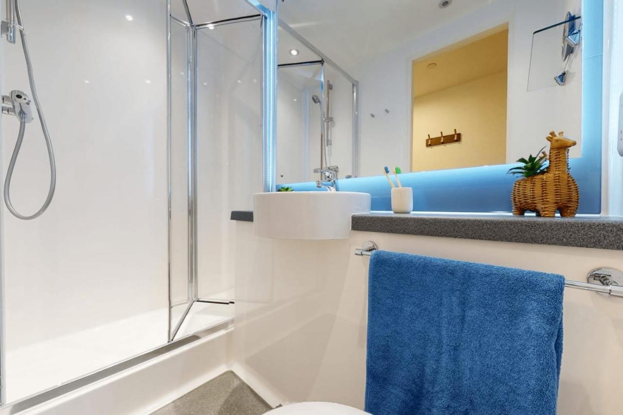 Apartment Private Bedrooms With Shared Kitchen, And At Canvas Wembley In London
