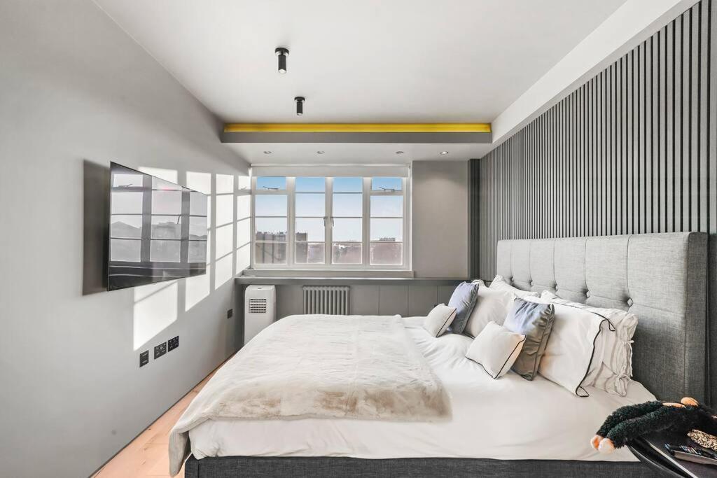 Two Bedroom Flat In Kensington * London