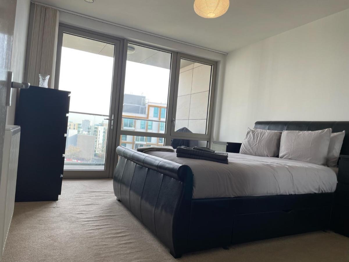 Apartment Spacious Flat In Manor House, London