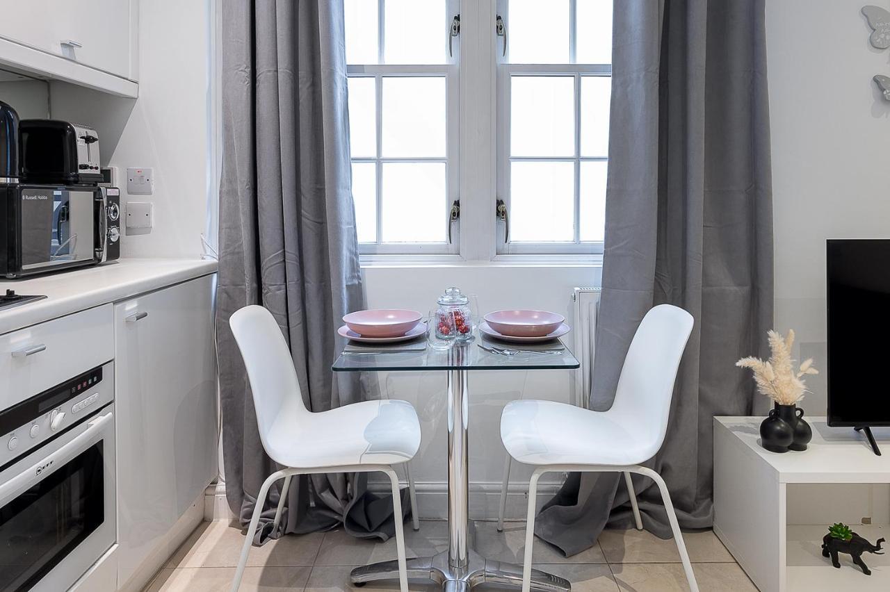 10 Min Walk Oxford St - Hyde Park Apartment London