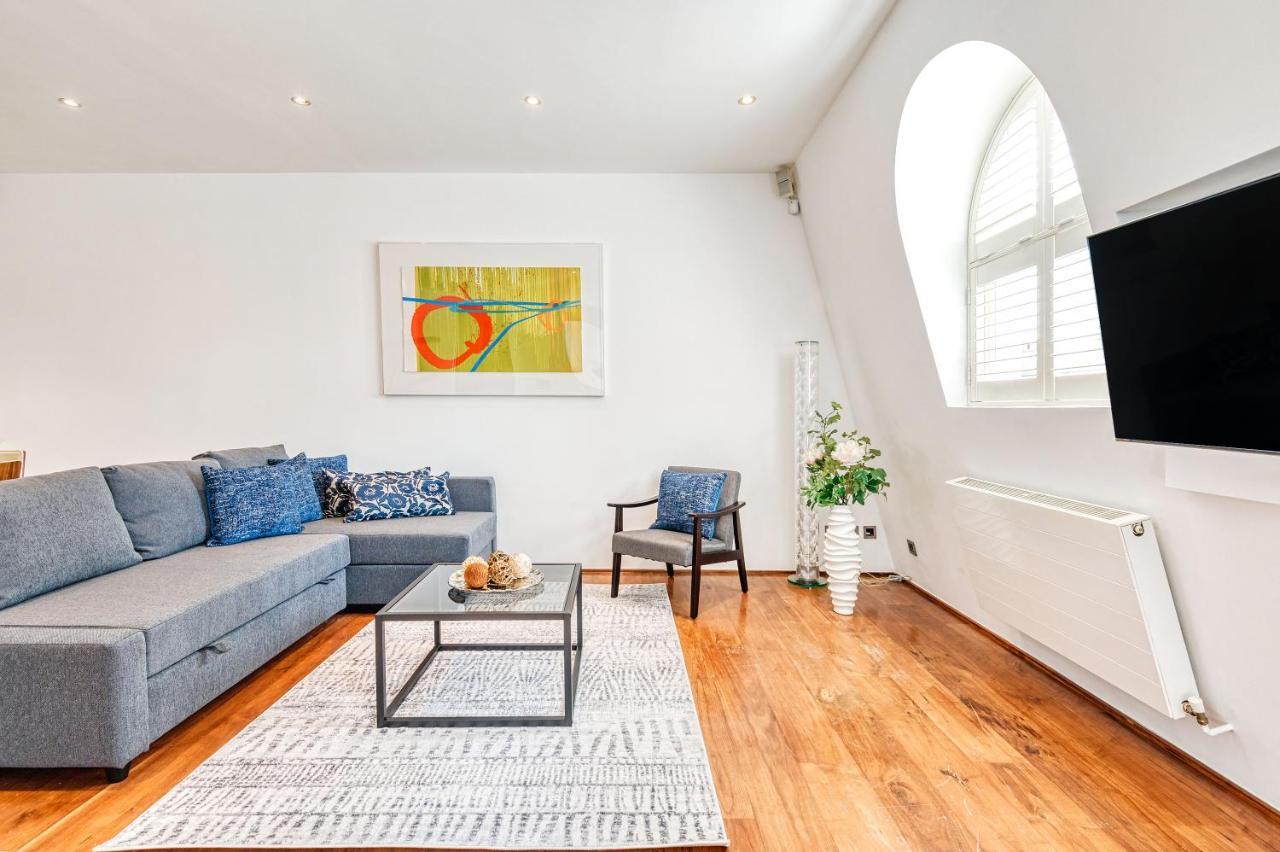 Modernized South Kensington Apartment