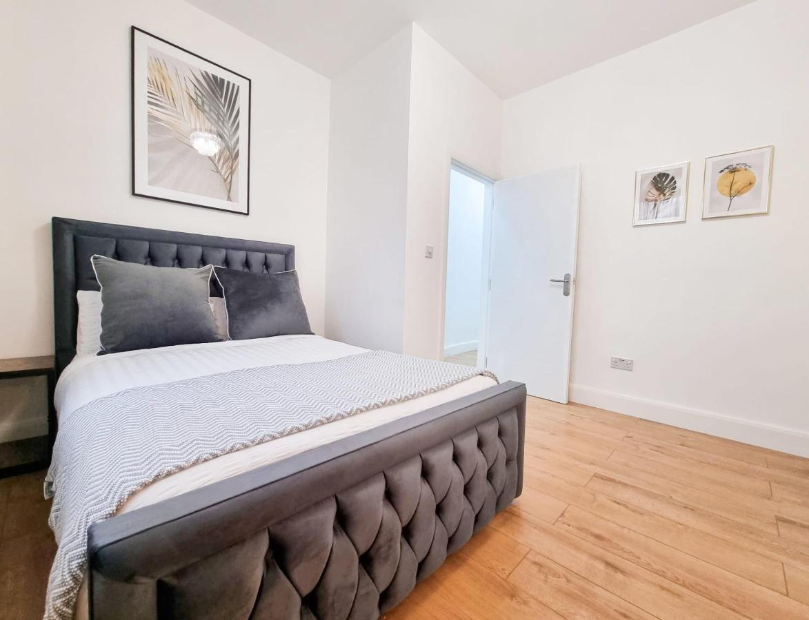 Designer Flat With Parking Near Peckham & Brixton Apartment London