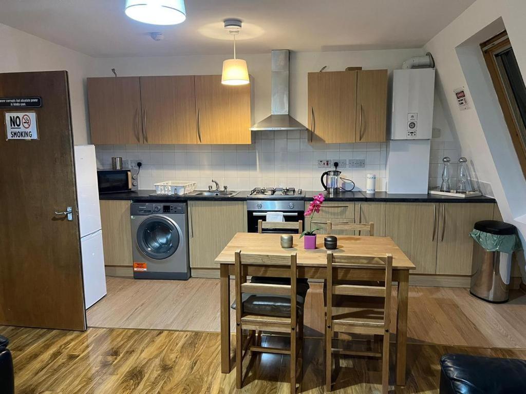 Perfect For Families And Friends - 2 Bedroom In - Peckham * Londres
