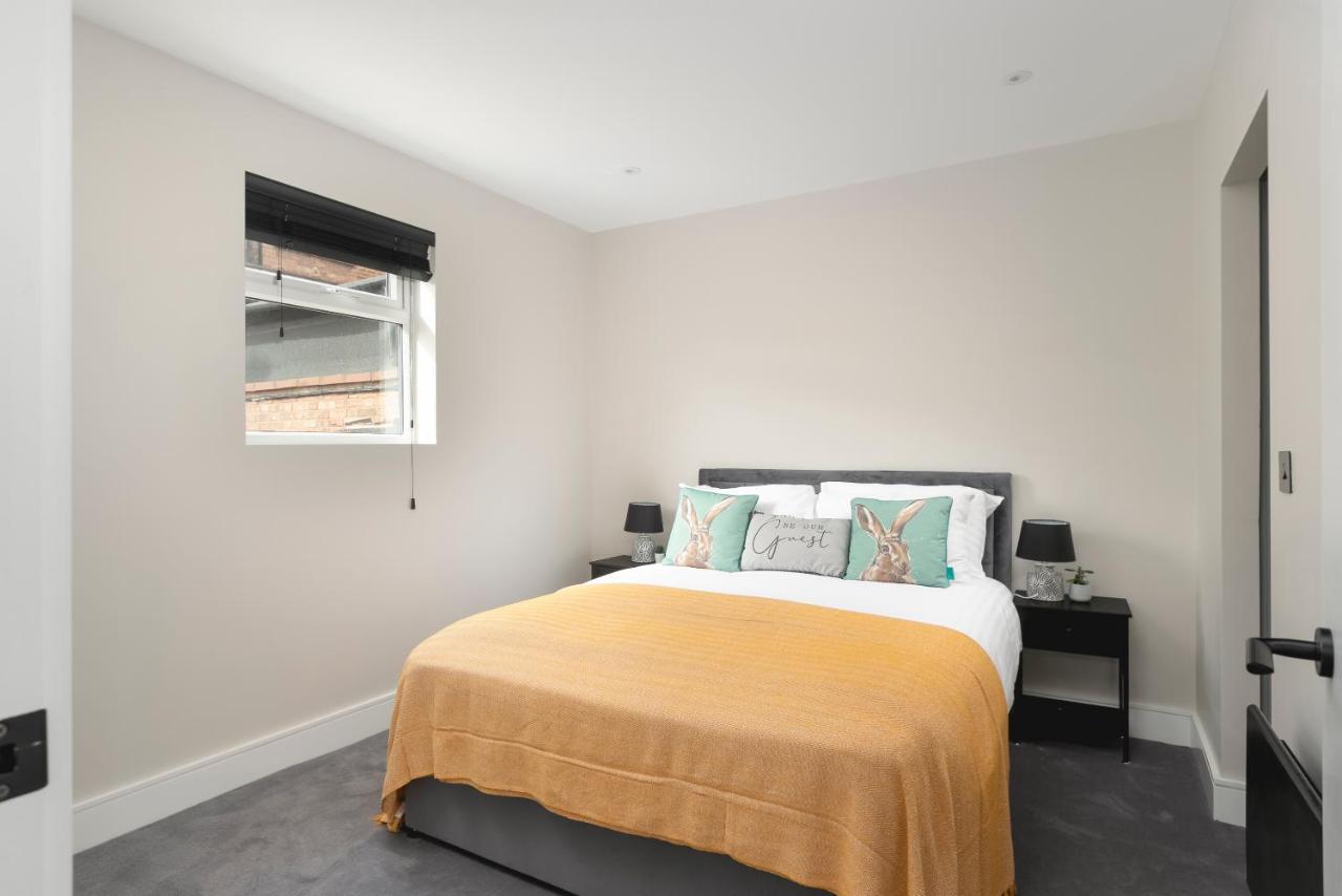 Apartment Skyvillion - Cozy Large 4 & 1 Bed In Enfield, Mins To Tube Station, Free Wi-fi London