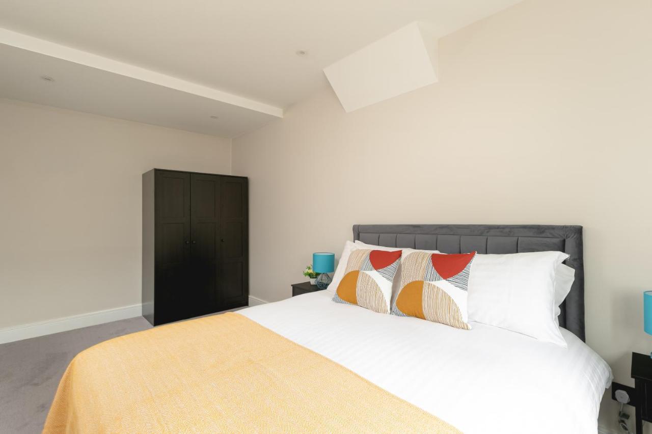 Apartment Skyvillion - Cozy Large 4 & 1 Bed In Enfield, Mins To Tube Station, Free Wi-fi