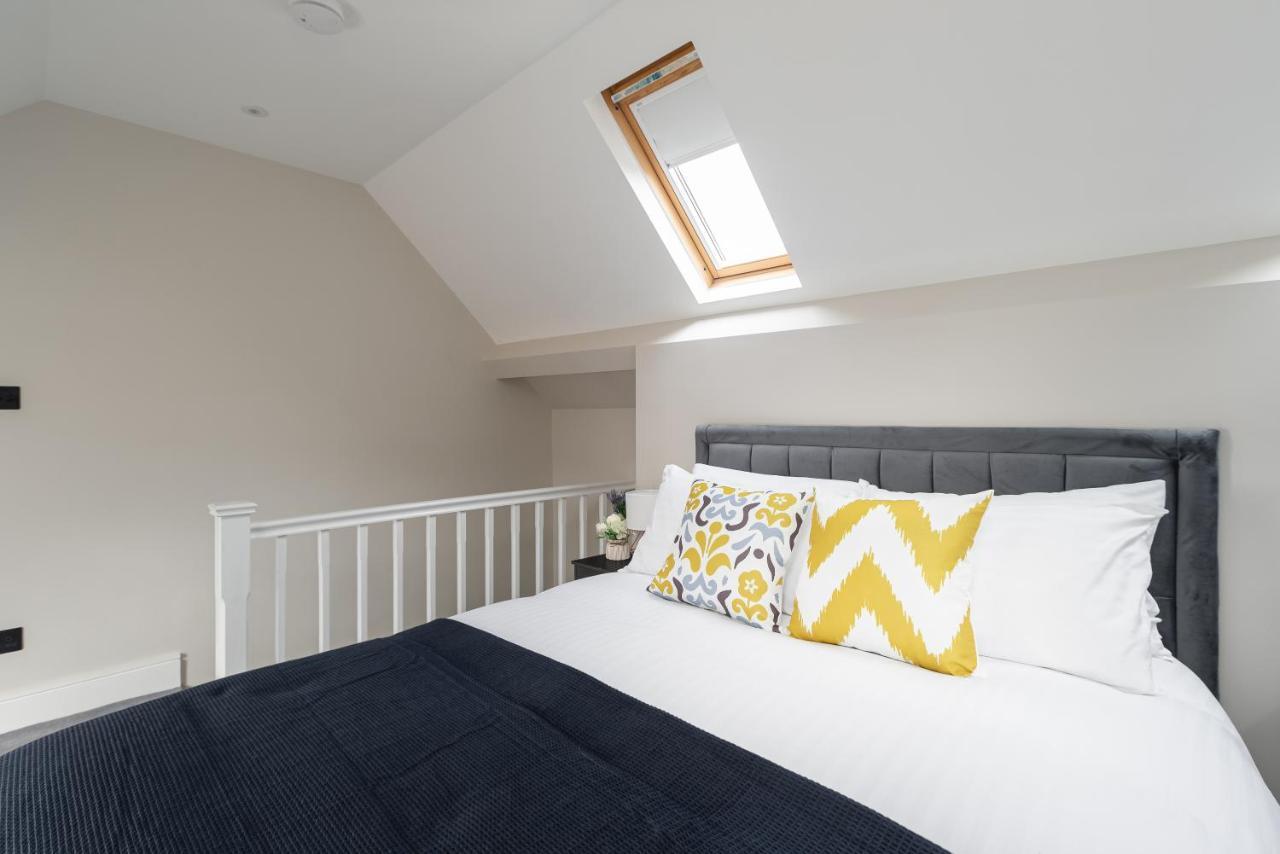 Apartment Skyvillion - Cozy Large 4 & 1 Bed In Enfield, Mins To Tube Station, Free Wi-fi