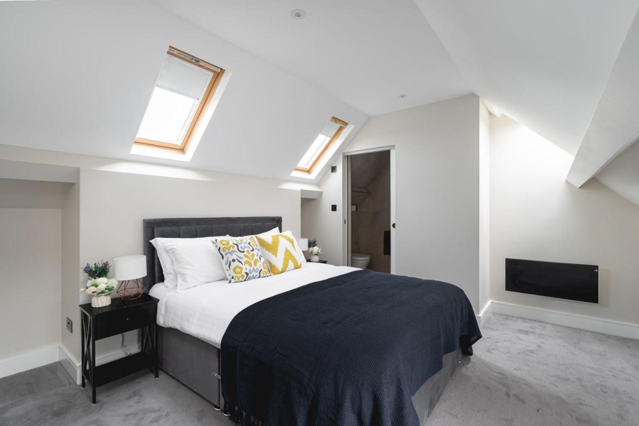 Apartment Skyvillion - Cozy Large 4 & 1 Bed In Enfield, Mins To Tube Station, Free Wi-fi *