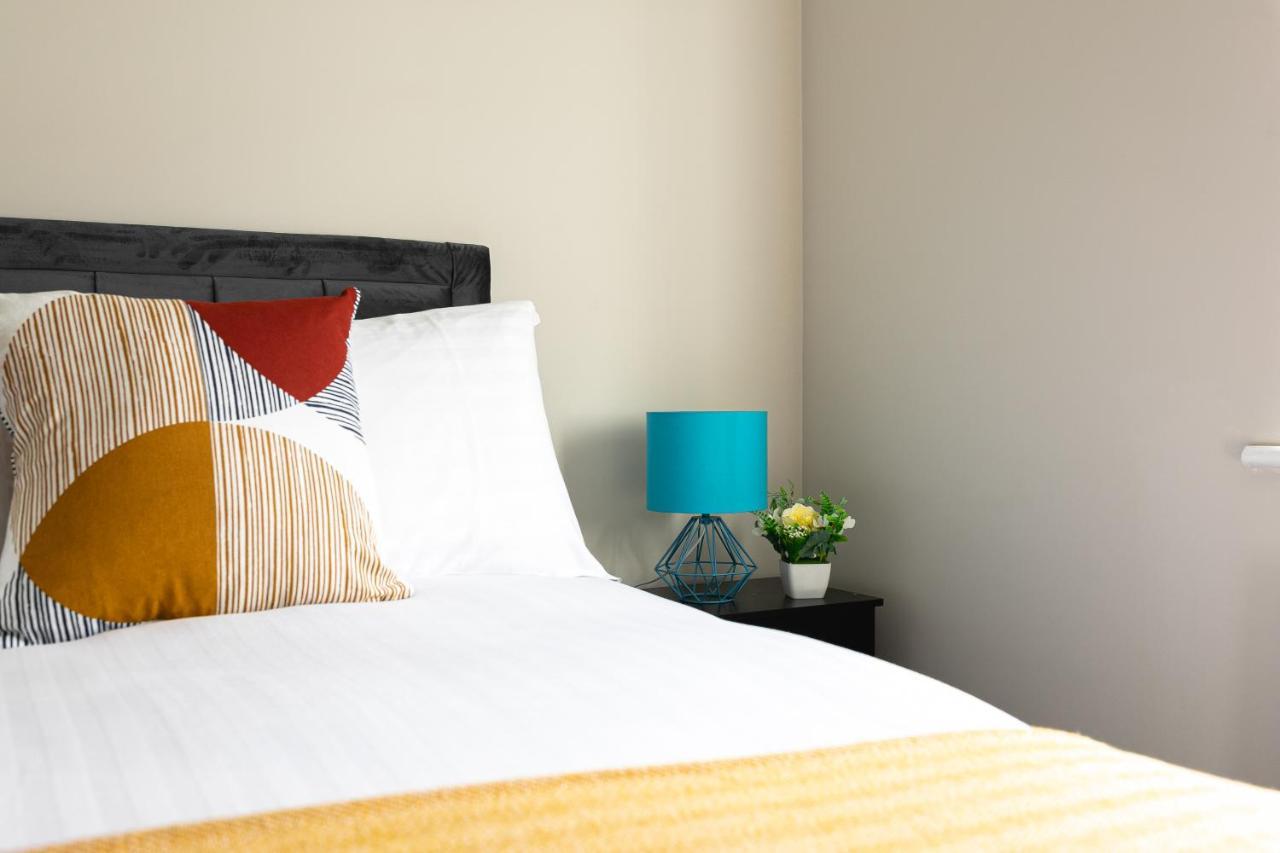 Apartment Skyvillion - Cozy Large 4 & 1 Bed In Enfield, Mins To Tube Station, Free Wi-fi London