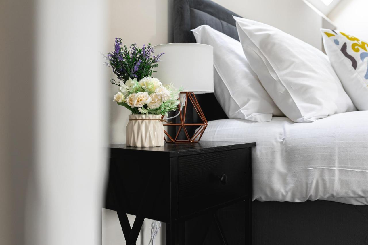 Apartment Skyvillion - Cozy Large 4 & 1 Bed In Enfield, Mins To Tube Station, Free Wi-fi