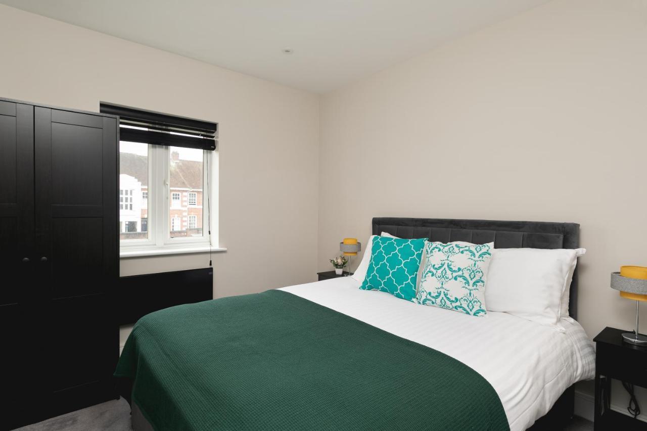 Apartment Skyvillion - Cozy Large 4 & 1 Bed In Enfield, Mins To Tube Station, Free Wi-fi *