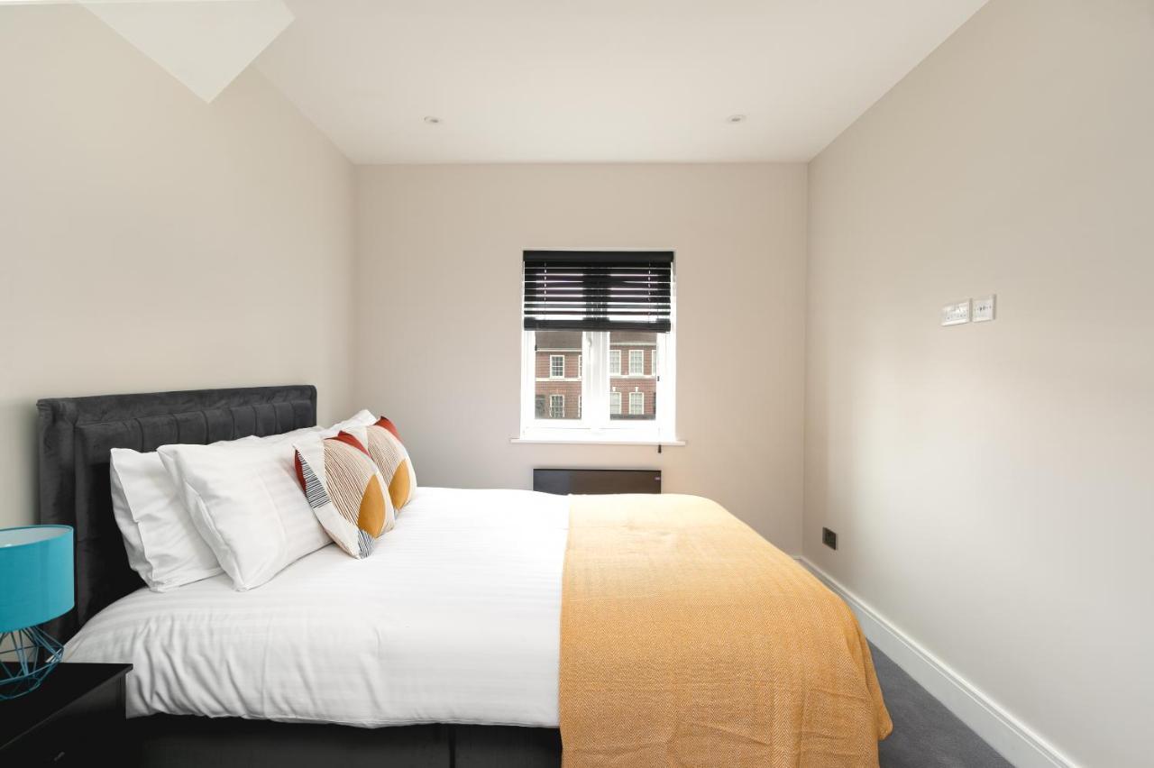 Skyvillion - Cozy Large 4 & 1 Bed In Enfield, Mins To Tube Station, Free Wi-fi London