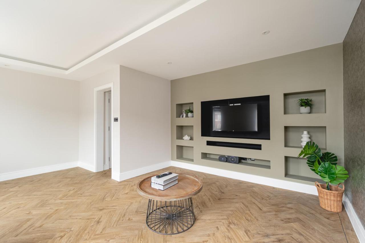 Skyvillion - Cozy Large 4 & 1 Bed In Enfield, Mins To Tube Station, Free Wi-fi London