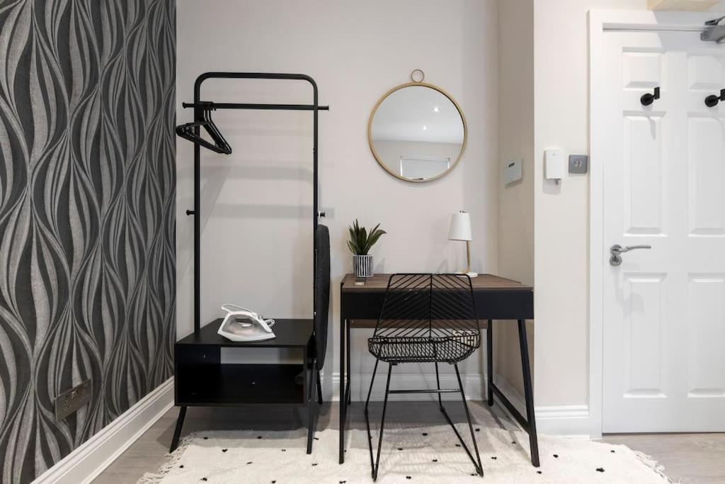 Apartment Cozy Nook: Stylish Studio, Walk To Park & Shop
