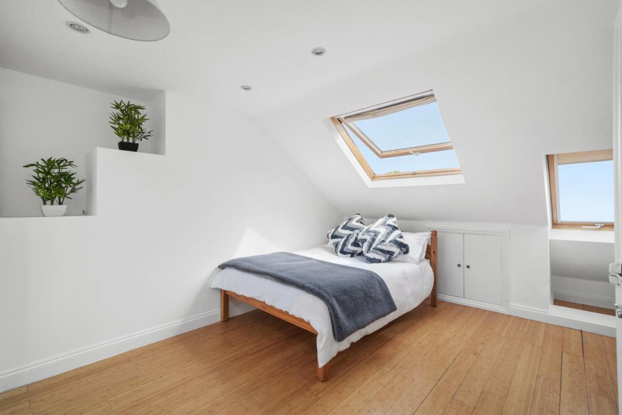 Apartment Hanger Lane Hububb London