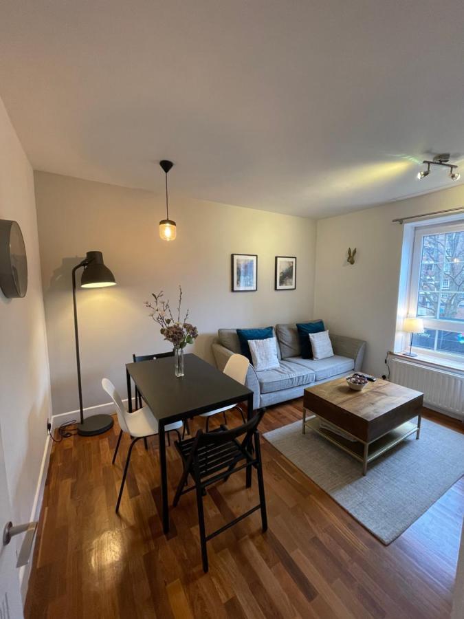 Spacious Flat Opposite The Oval Apartment