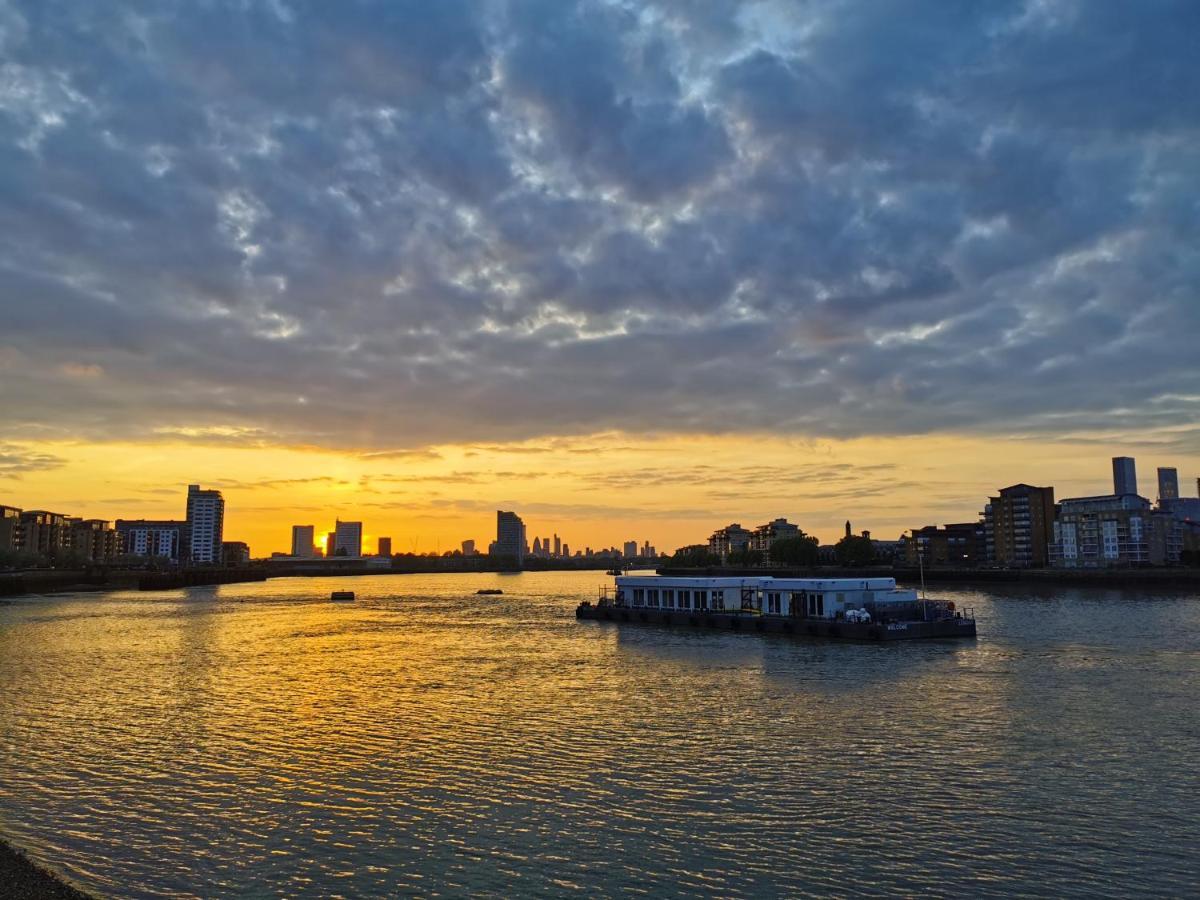 Homestay With Stunning Thames River View Homestay London