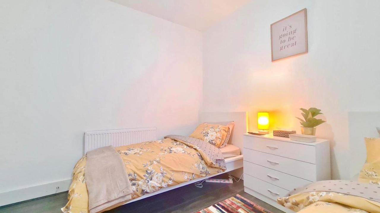 Deluxe Private In Manor Park * London
