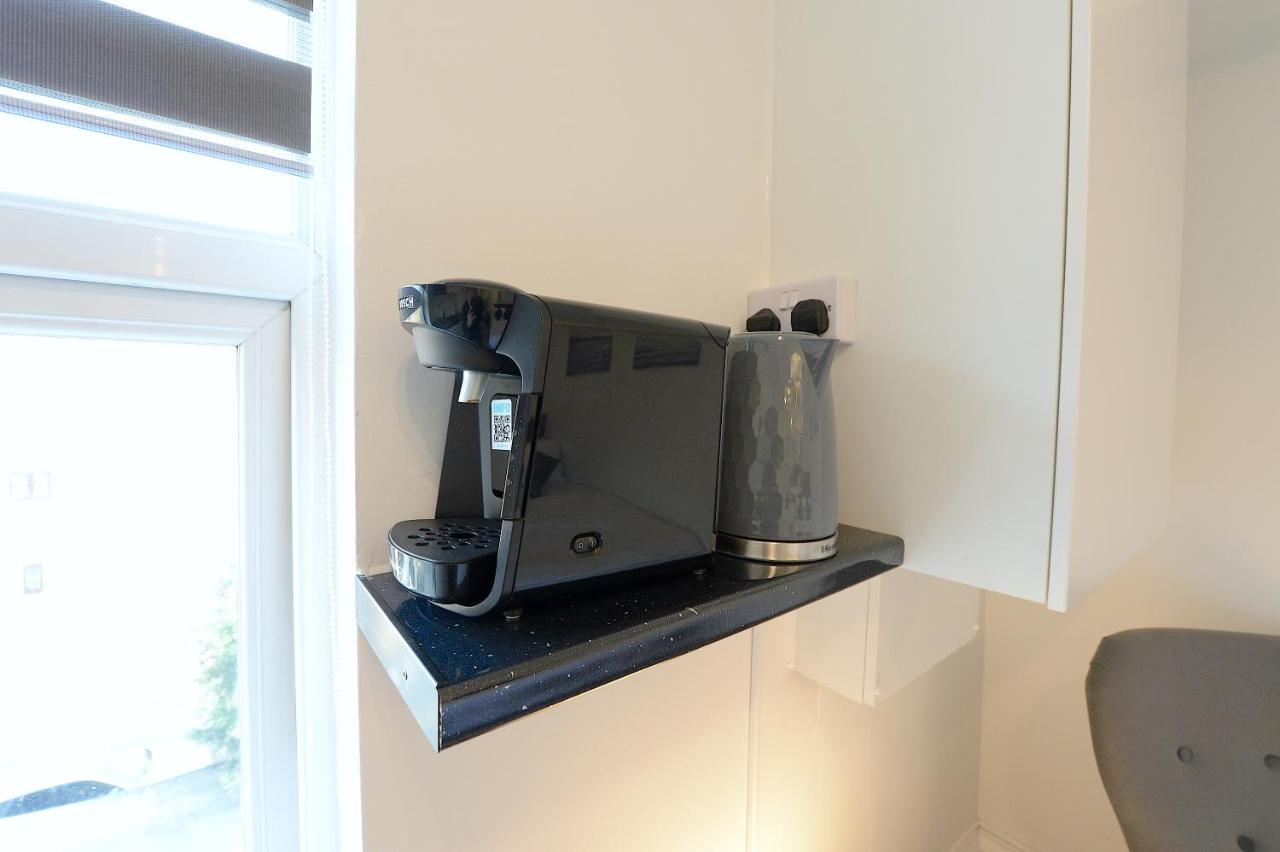 Apartment Studios: Line Convenience Near Westfield