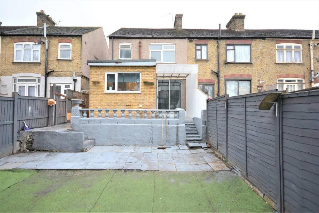 Holiday home 4 Bedroom House In East