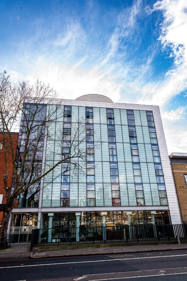 Davies Court Albergue