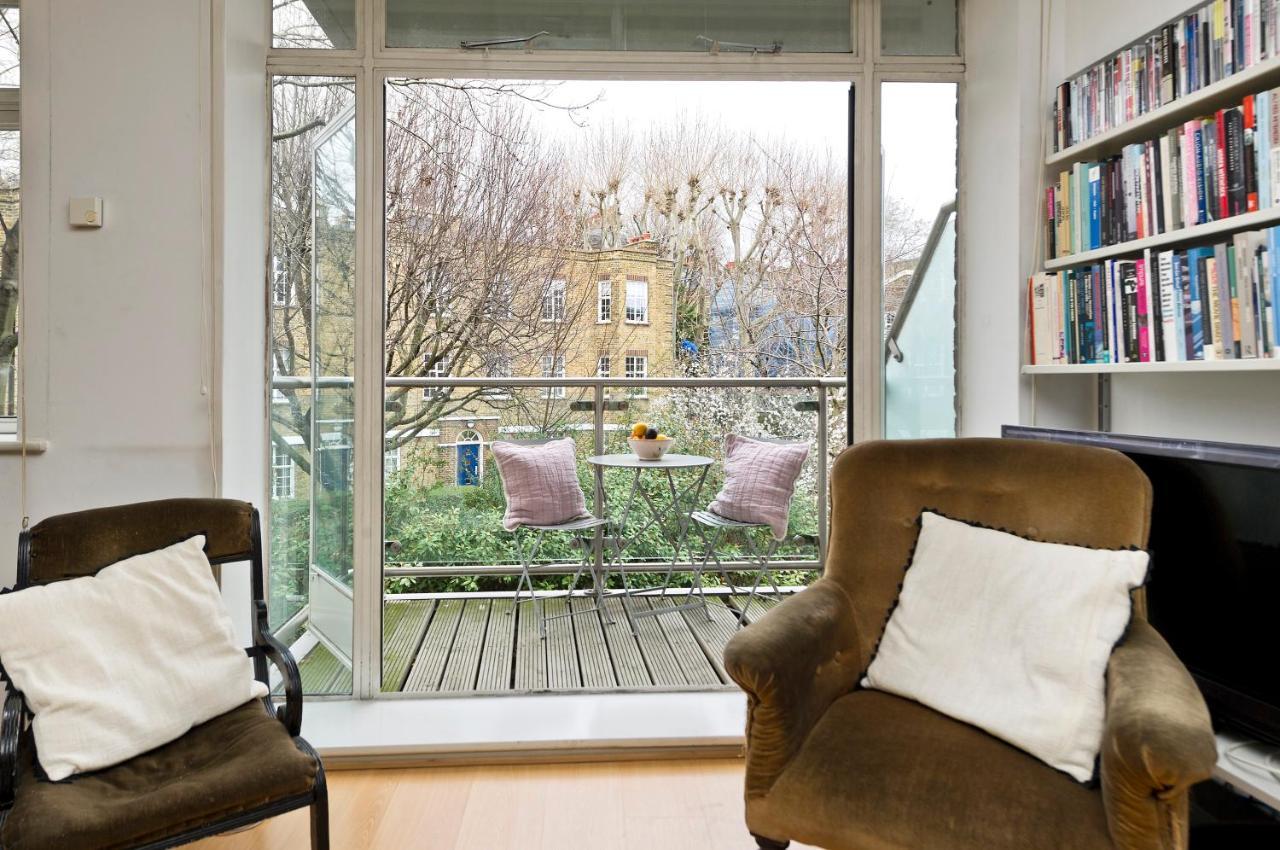 Large One Bedroom Flat With Balcony Close To The By Underthedoormat Apartment London
