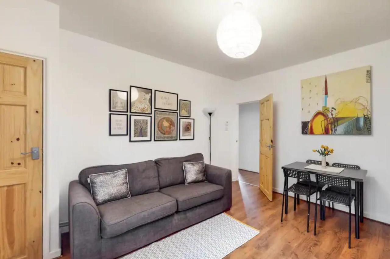 Central & Cosy 2bd Flat Near Canary Wharf Apartment