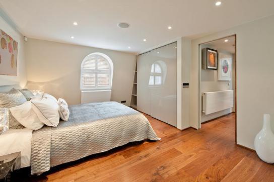 Modernized South Kensington Apartment London