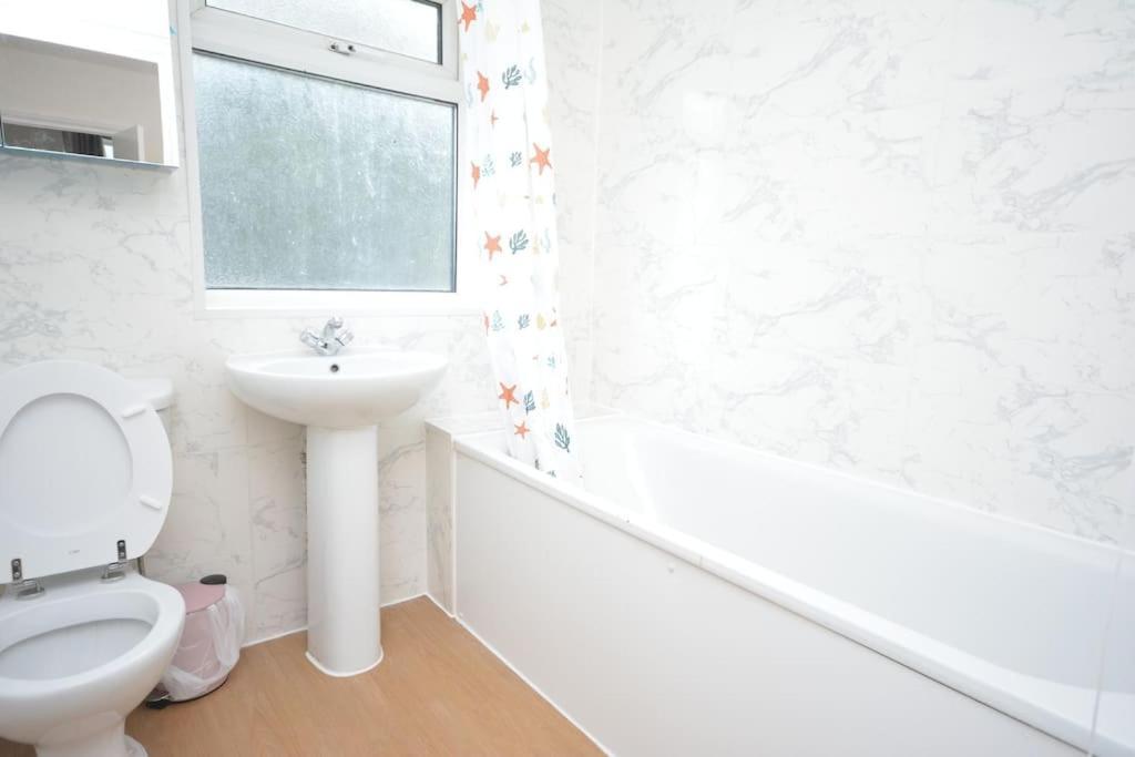 Holiday home 4 Bedroom House In East London